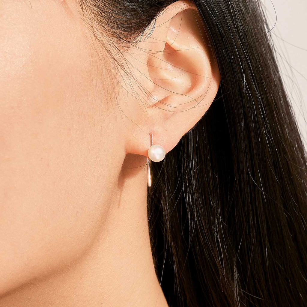 Model wearing Jewellers District's Freshwater Pearl Drop Earrings in 14k Rose Gold #2