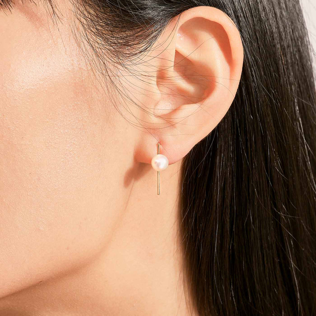 Model wearing Jewellers District's Freshwater Pearl Drop Earrings in 14k Rose Gold #3