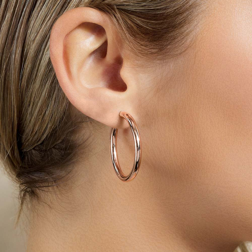 Model wearing Jewellers District's Gold Hoop Earrings in 10k Rose Gold #4