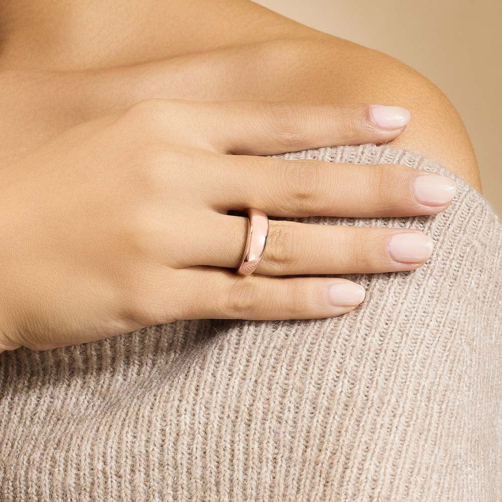 Model wearing Jewellers District's Gold Bombe Ring in 14k Rose Gold #2