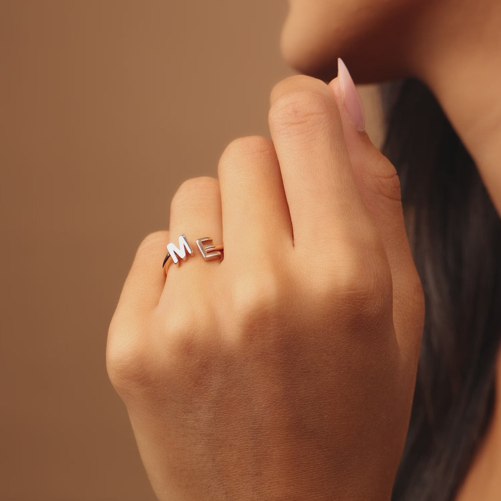 Video showcasing Jewellers District's Initials Gold Ring in 14k Rose Gold