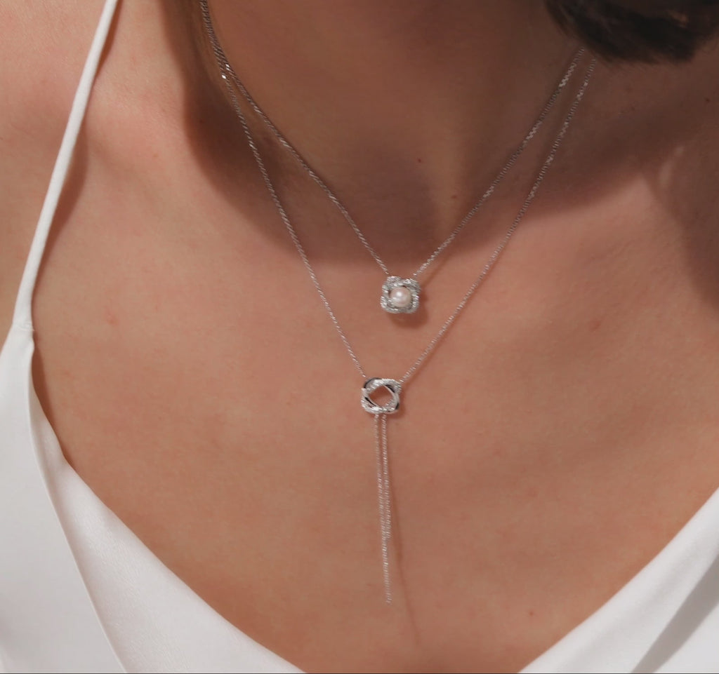 Video showcasing Jewellers District's Twist Diamond Pavé Lariat Necklace in 14k Rose Gold